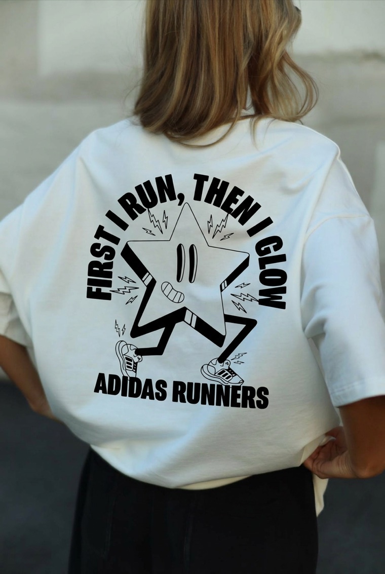 Colaboración GUD Sport × adidas — playera 'First I Run, Then I Glow'