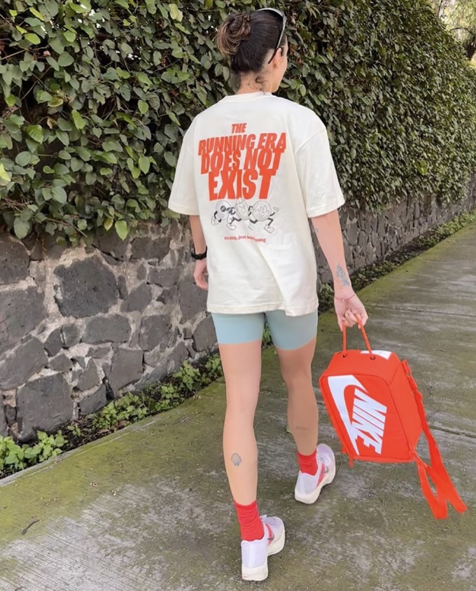 Corredor con playera GUD Sport
