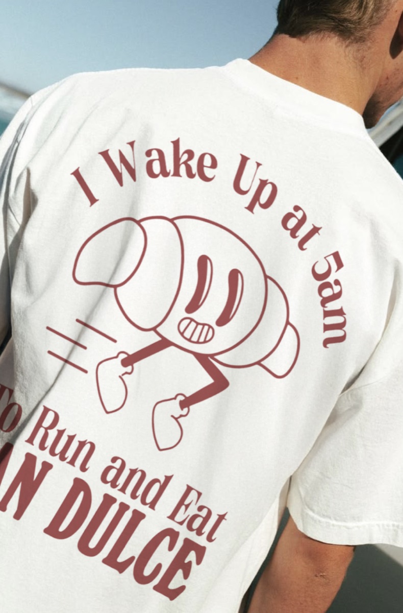 Playera I Wake Up at 5am to Run and Eat Pan Dulce de GUD Sport